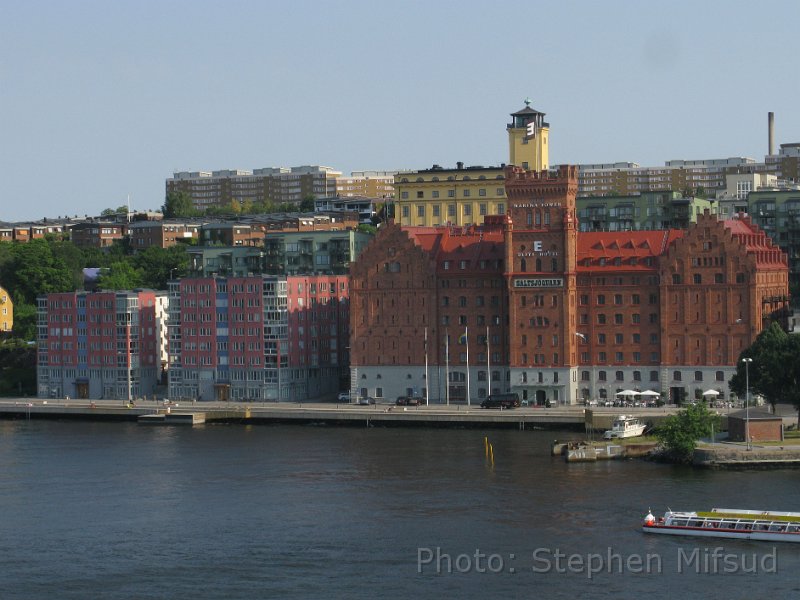 Bennas2010-3640.jpg - Close up of orange-red building at Stockholm harbour